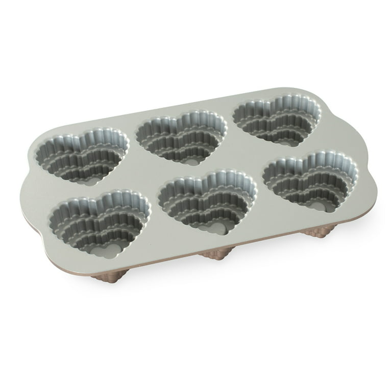 Nordic Ware Nonstick Cast Aluminum Scallop Heart Bundt® Cake Pan
