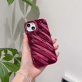 thumbnail image 2 of Funda con ondas rizadas para iPhone 13/iPhone 14 de 6,1 pulgadas, fina, a prueba de golpes, satinada y brillante, color rosa intenso., 2 of 5