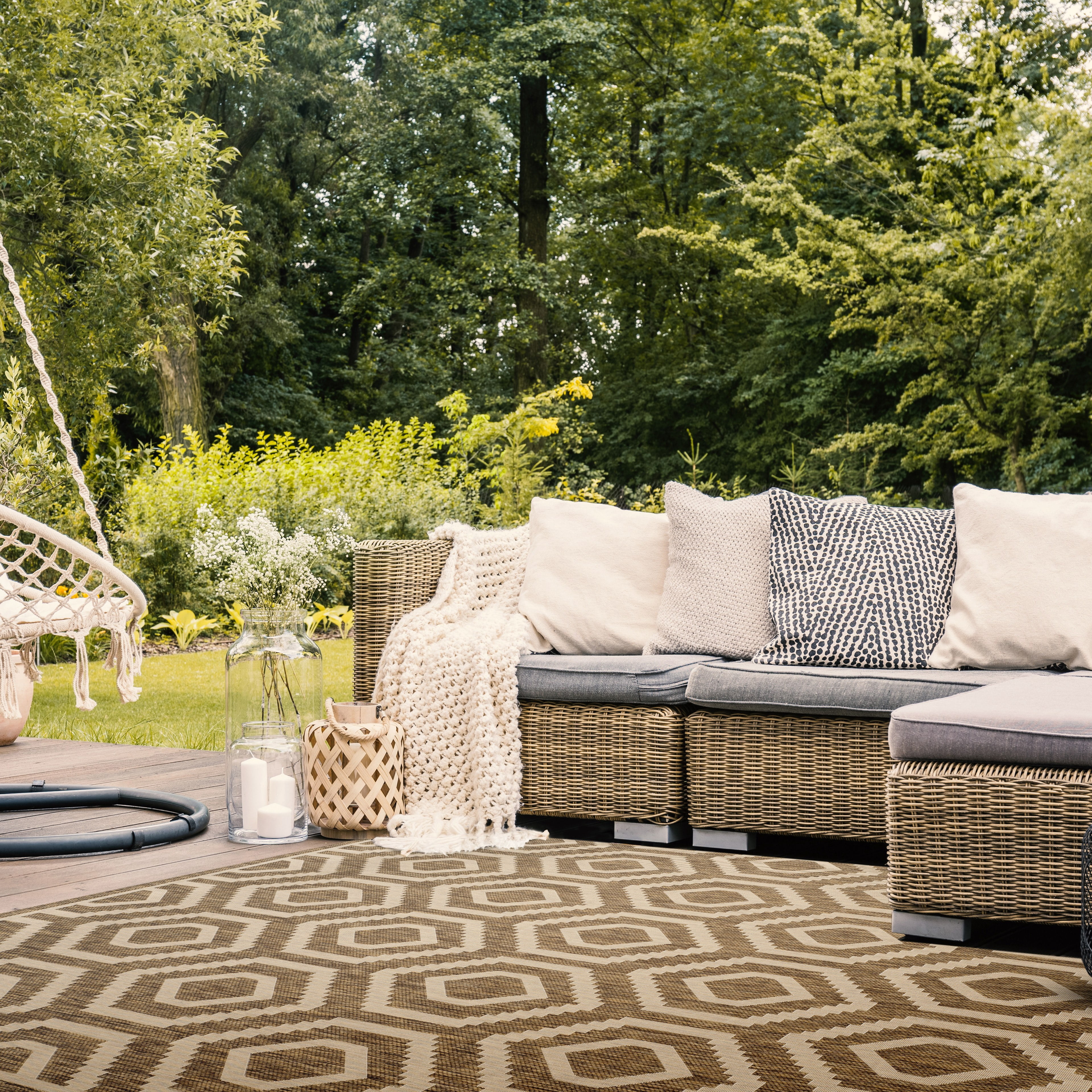 Safavieh Courtyard Amelia Geometric Indoor/Outdoor Area Rug, Brown/Bone, 5'3" x 7'7"
