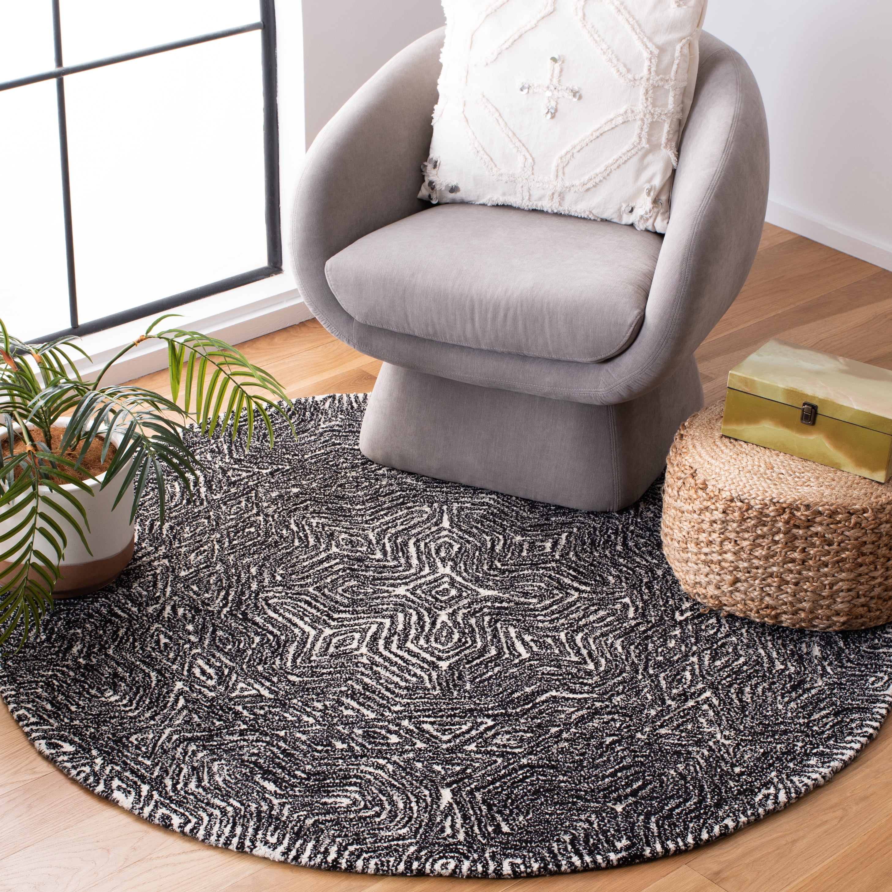 SAFAVIEH Micro-Loop Marvyn Medallion Area Rug, Ivory/Black, 5' x 5' Round