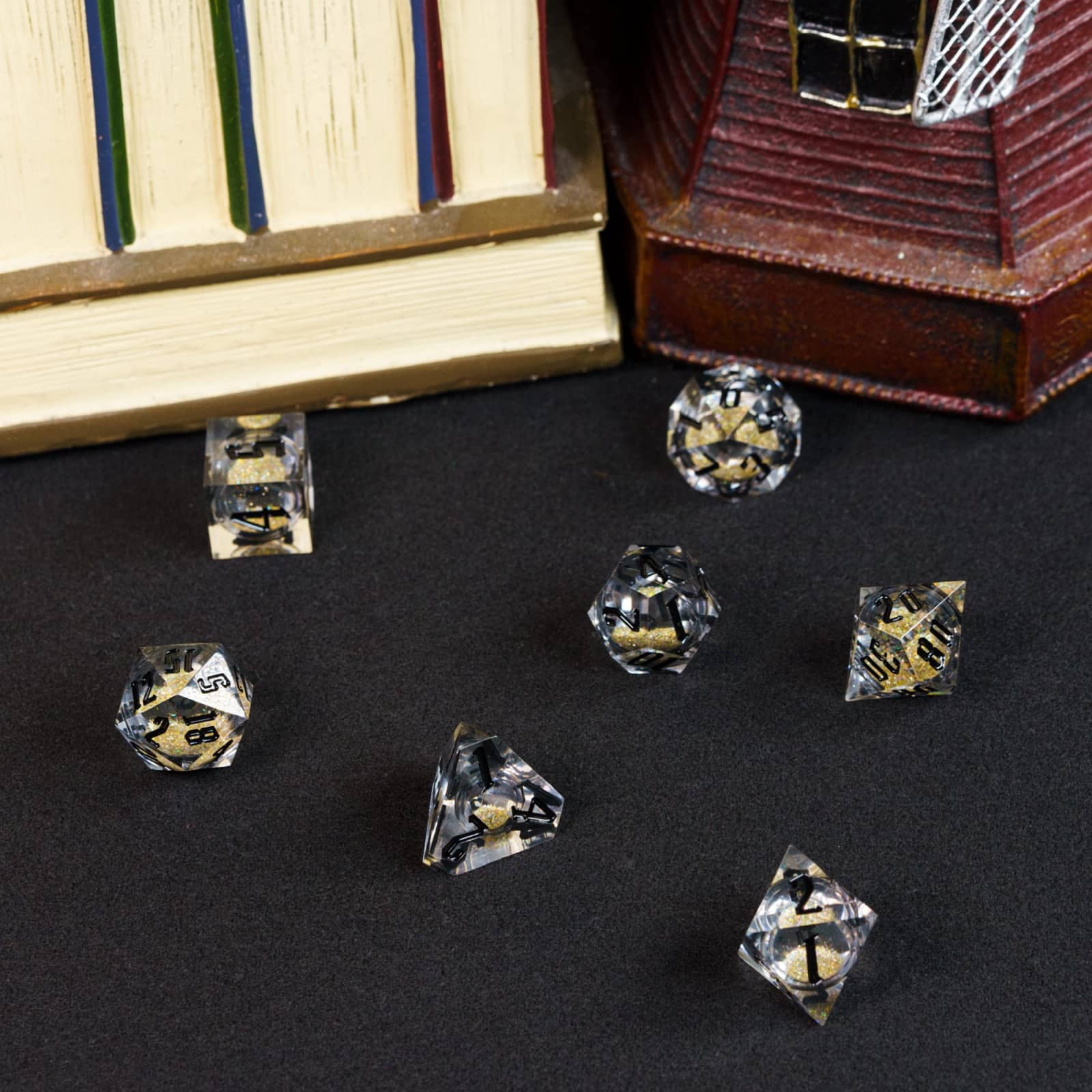 Cusdie Sharp Edges DND Dice, Liquid Core Quicksand Dice, 7 PCs D&D Dice, Handcrafted Polyhedral Dice Set, for TTRPG Role Playing Game Pathfinder