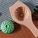 thumbnail image 4 of Xihbxyly Molde de Madera para Tartas Diy, Antiadherente, Diseño de Flores, Material Natural Resistente, Versátil para Magdalenas, Chocolate y Tartas, Ideal para Repostería, 1 Unidad., 4 of 4