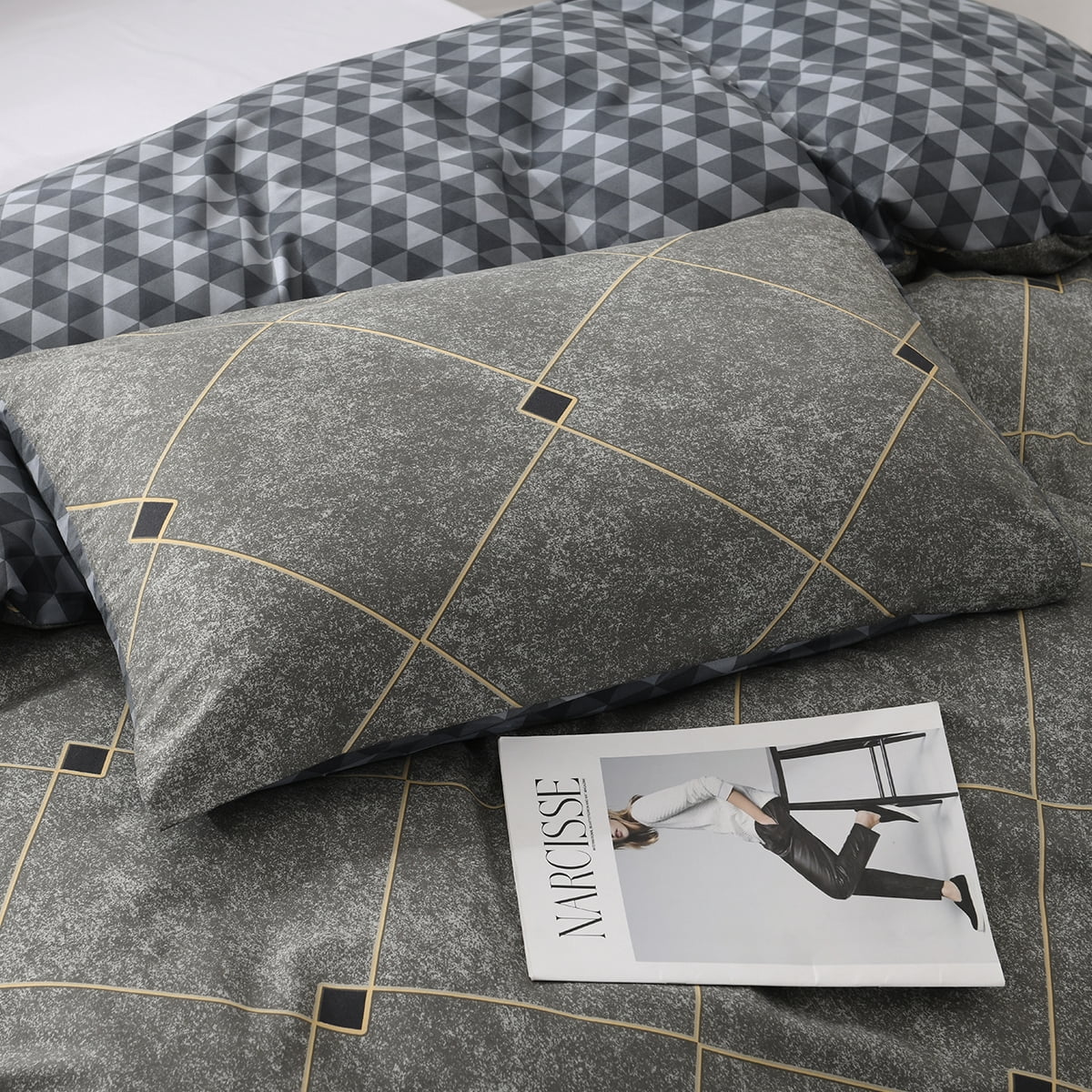 3 Piece Duvet Cover and 2 Pillowcases- Grey Grid Printed, King Size 90" x 104"