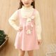thumbnail image 3 of Vestido de cuello redondo y manga larga para niña, conejito de bolsillo, cuello de encaje, tejido de punto, manga larga, color liso, conjunto clásico, inocencia infantil y placer infantil, top de poli, 3 of 7
