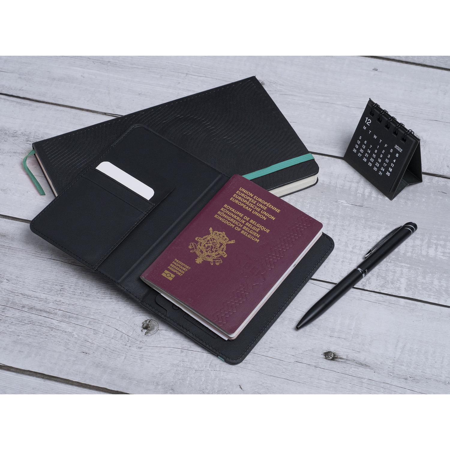 Scapade AirPass Passport Wallet with Apple Find My Tracker, S-PWAL