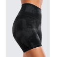 thumbnail image 3 of Shorts CRZ YOGA ButterLuxe tiro alto 15 cm negro tie dye, 3 of 4