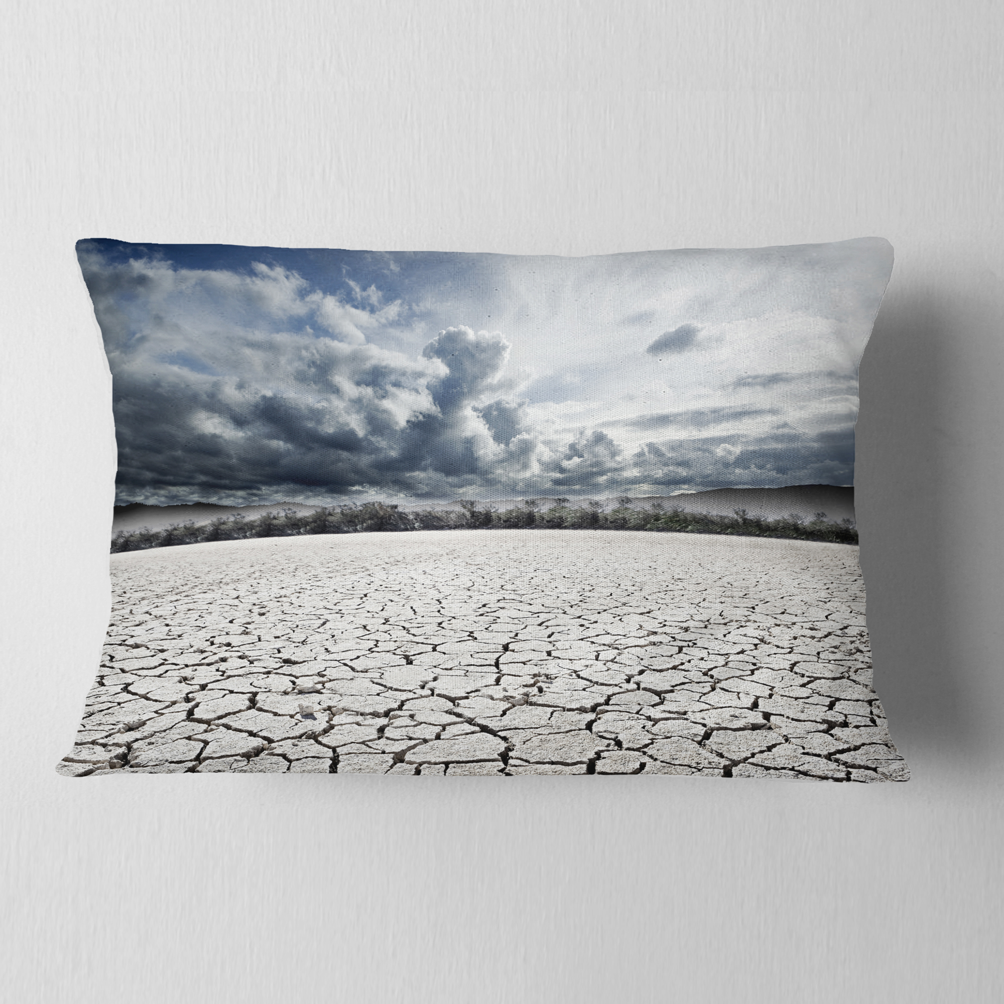 Designart Desert Dreamscape - Landscape Photo Throw Pillow - 12x20