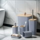 thumbnail image 4 of Set de accesorios de baño de 6 piezas | El juego de baño de plástico moderno incluye dispensador de jabón, soporte para cepillos de dientes, vaso, cubo de basura, cepillo de inodoro – blanco, gris, 4 of 6