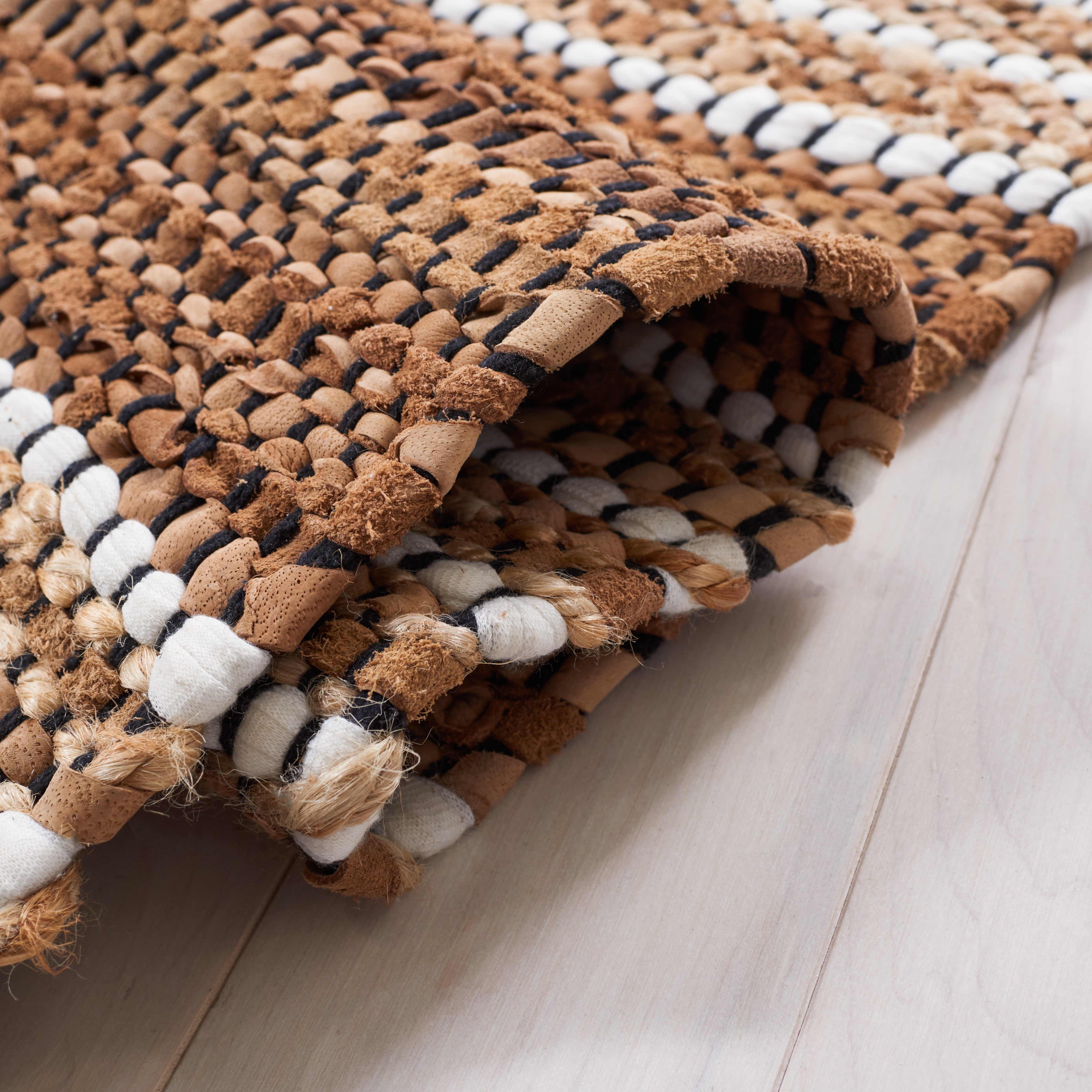 SAFAVIEH Vintage Leather Crawford Striped Area Rug, Brown/Natural, 6' x 9'