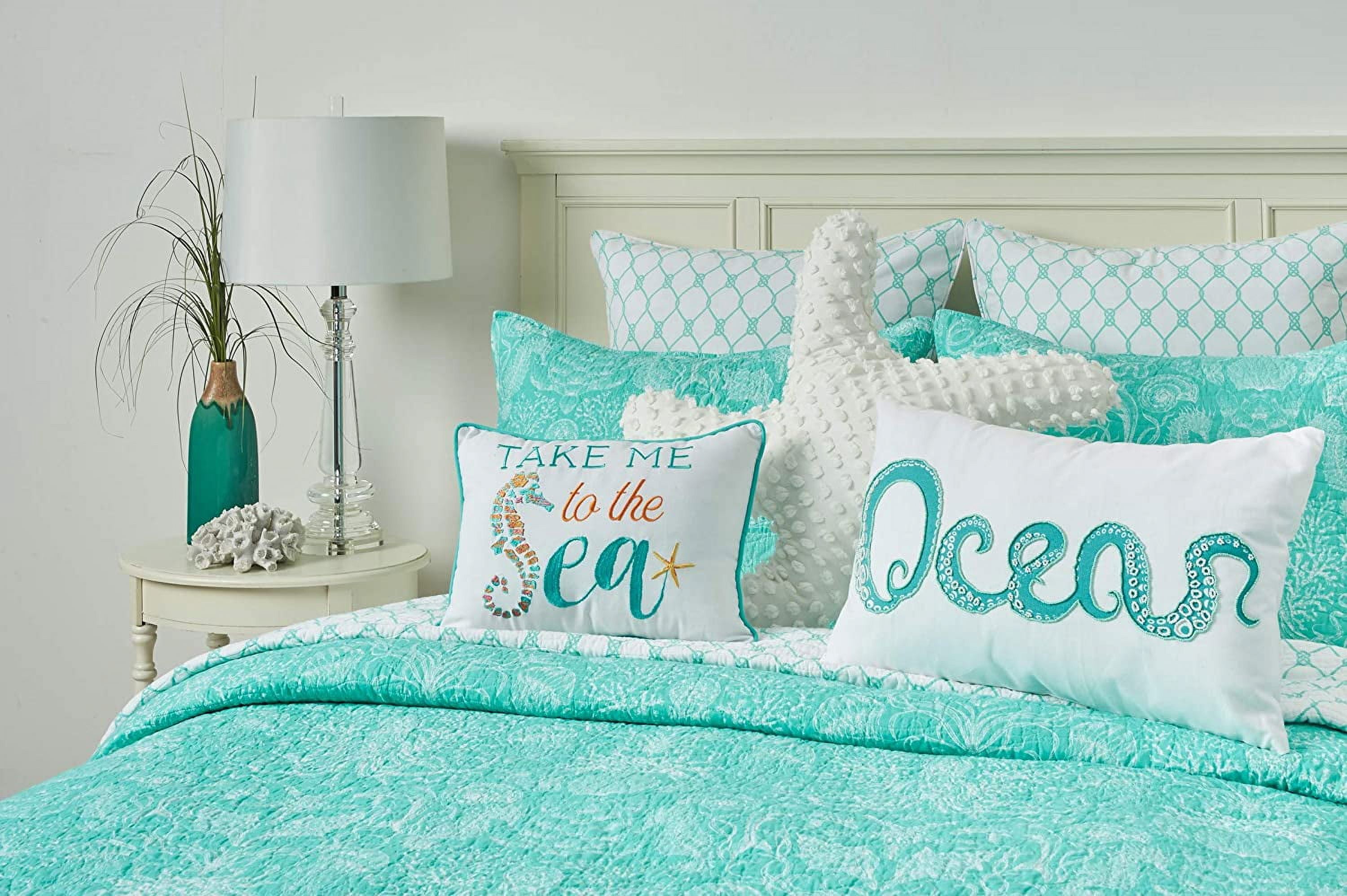 Designart White Sea Waters at Coogee Beach - Seashore Throw Pillow - 18x18