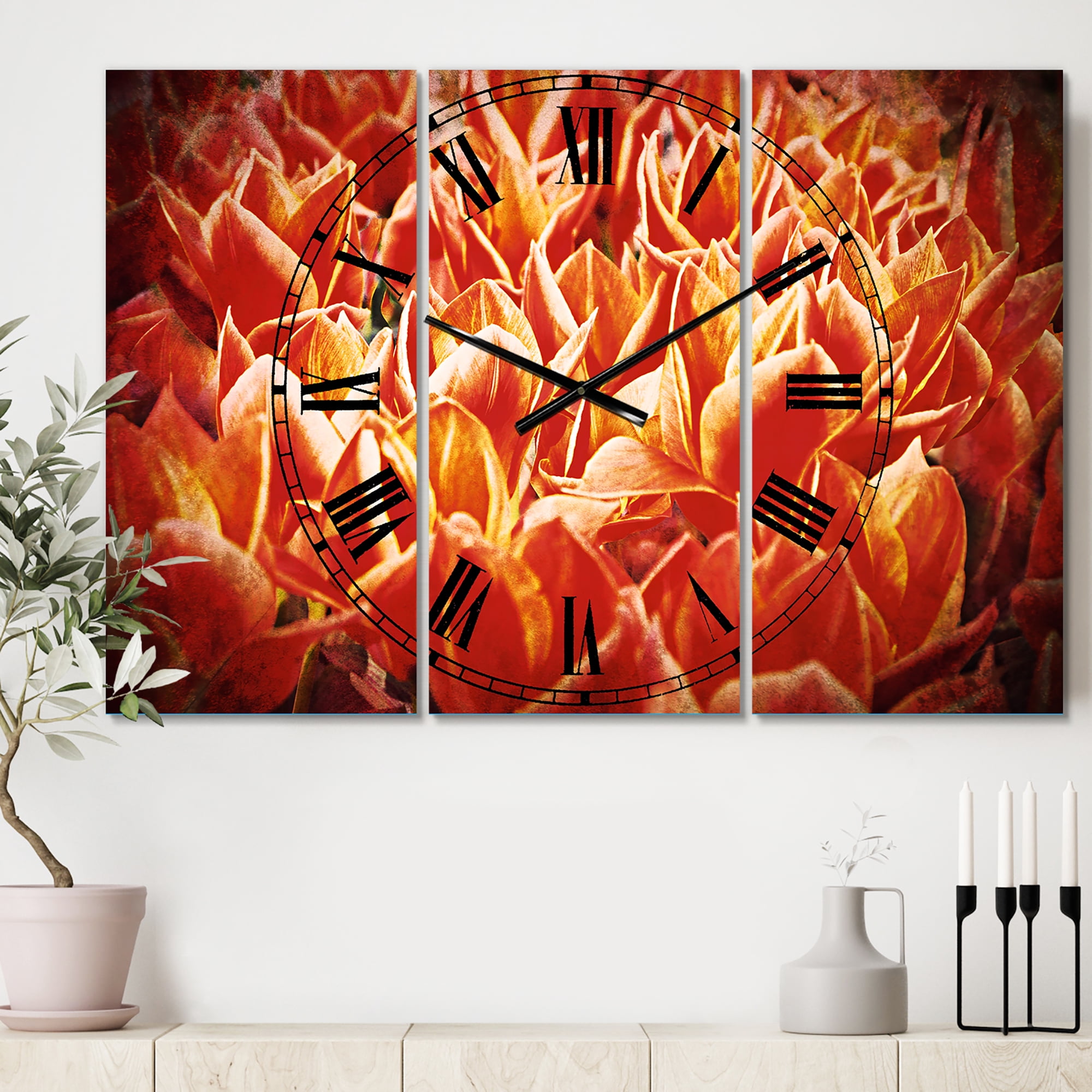 Designart 'Tulip Flowers in the Keukenhof Park' Traditional Wall Clock