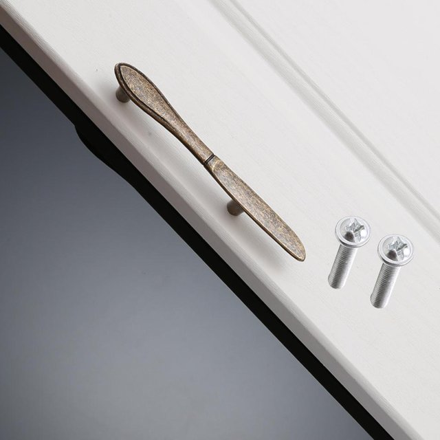 s de pequeña sala con Cuchillo de Tenedor , es de Armario, Accesorios de pequeña sala Creativos con Tornil Cuchillo de bronce Colco Manilla para tirar