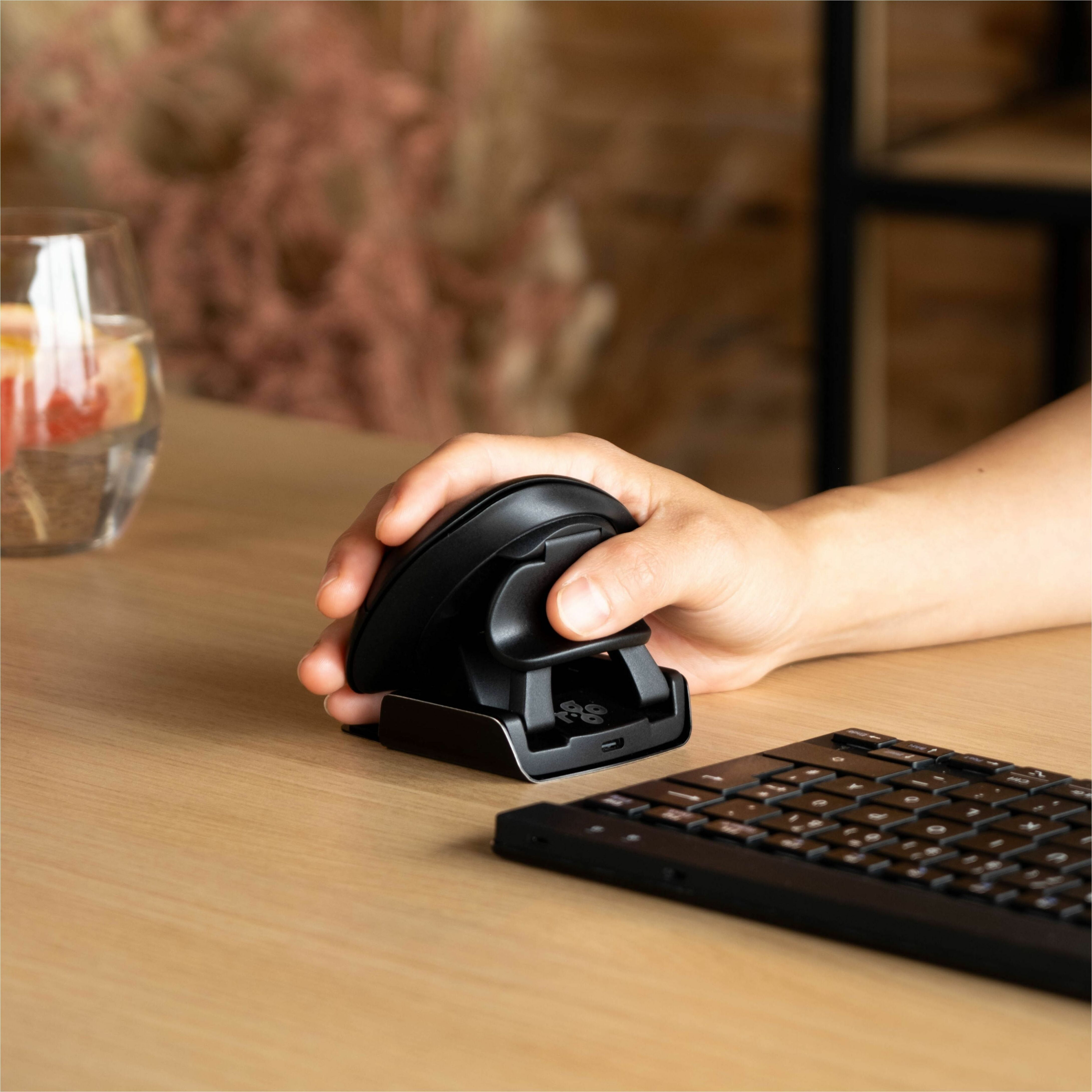 R-Go Twister ergonomic ambidextrous mouse - vertical mouse right & left handed, bluetooth & wired. Foldable, with patented break indicator