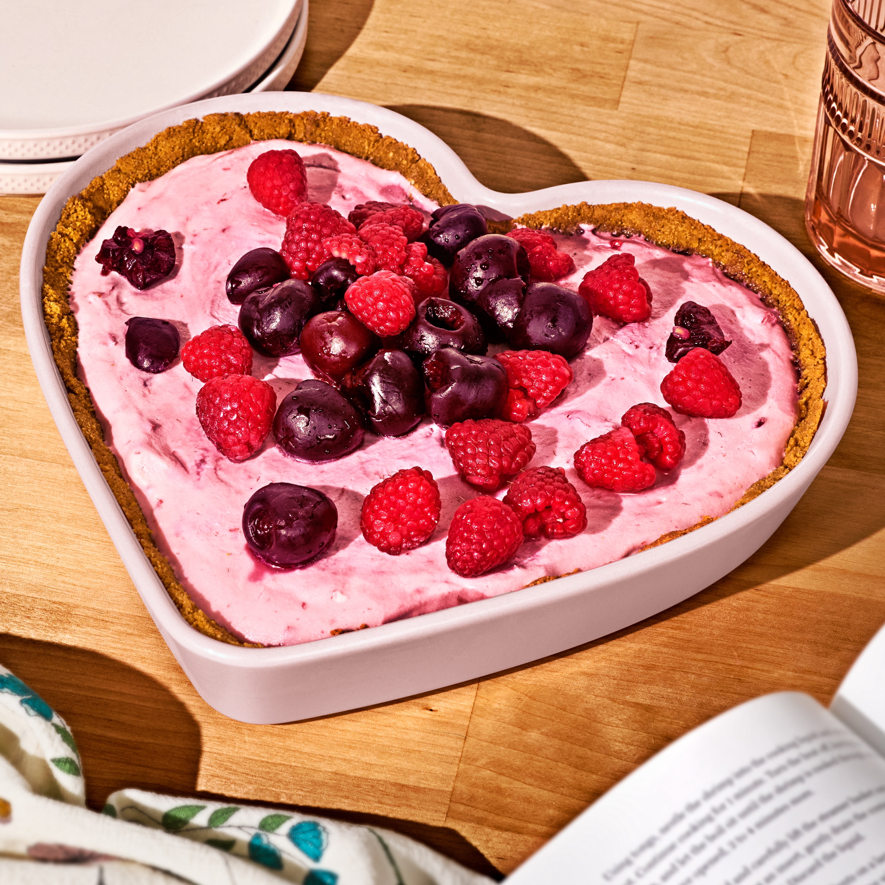 Beautiful by Drew Barrymore 10 in Heart-Shaped Stoneware Baking Dish, Pink Champagne