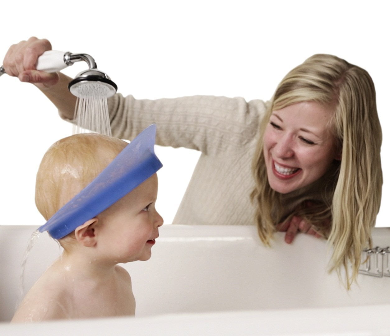 Купание мытье. Приспособление для мытья головы детям. Мытье головы детям. Шампунь для детей. Пена детская для мытья головы.