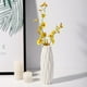thumbnail image 1 of Flor artificial | Adorno de Jarrón de Simulación de Plástico Blanco | Decoración de estilo europeo moderno | Pequeño arreglo fresco | 1 Pieza | 7,87x2,75x2,74 pulgadas | Mesa de Sala de Estar, 1 of 8
