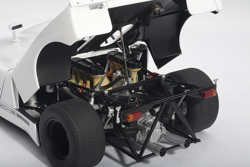 特価 AUTOart (1/18) ポルシェ 908/02 Holtville 特価 AUTOart (1/18