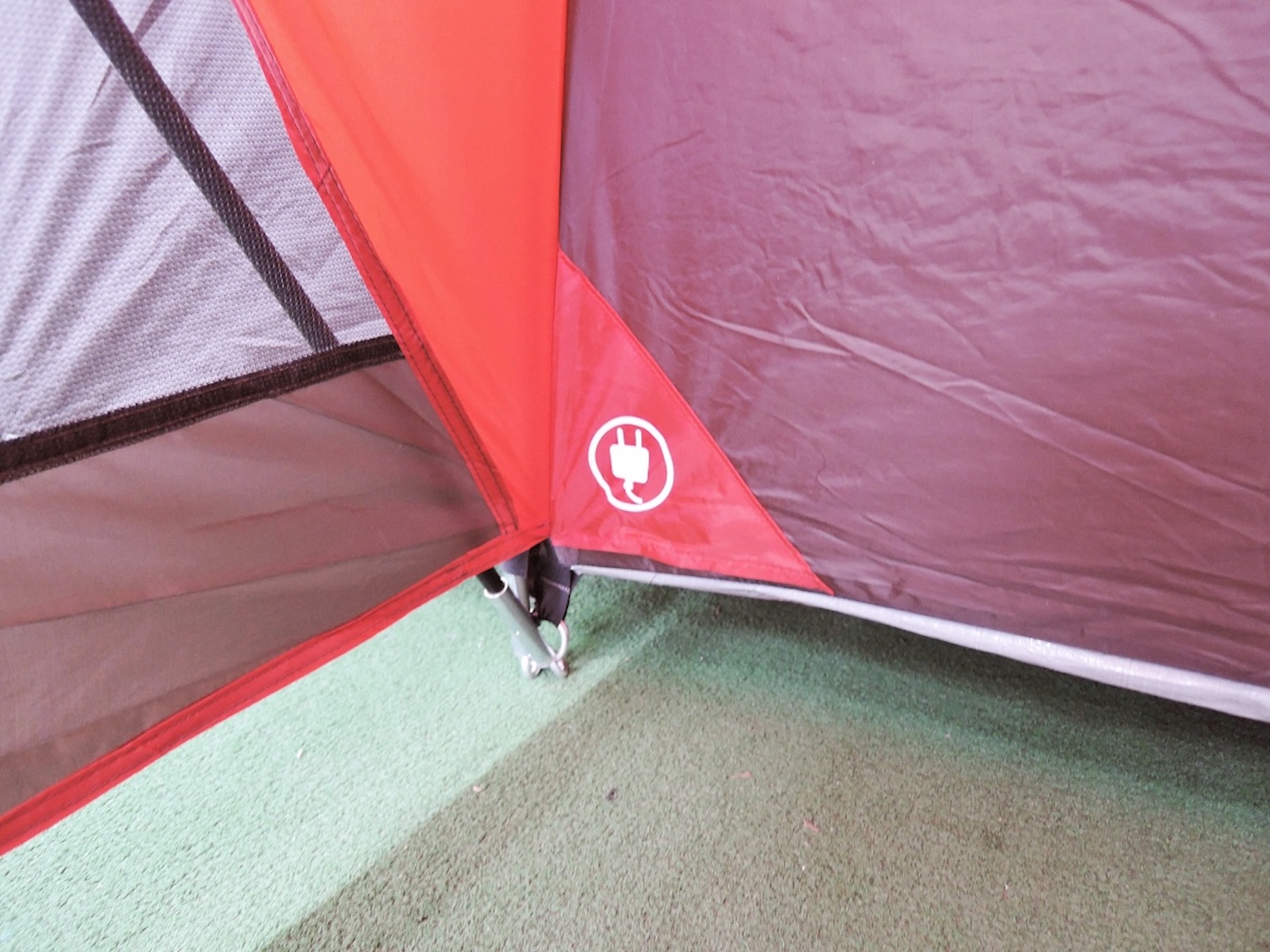 Carpa Familiar para 10 Personas Ozark Trail, Rojo/Negro/Gris Cálido 6