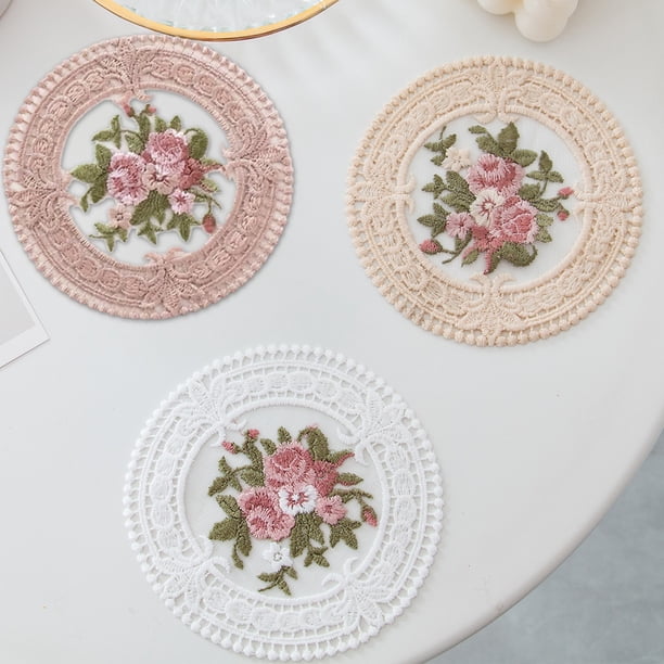 Mantel individual aislante con encaje Esterilla redonda de poliéster Beige rosa blanco 4,6 pulgadas • Decoración de mesa con encaje bordado en rosas • Decoración de mesa con copa caliente