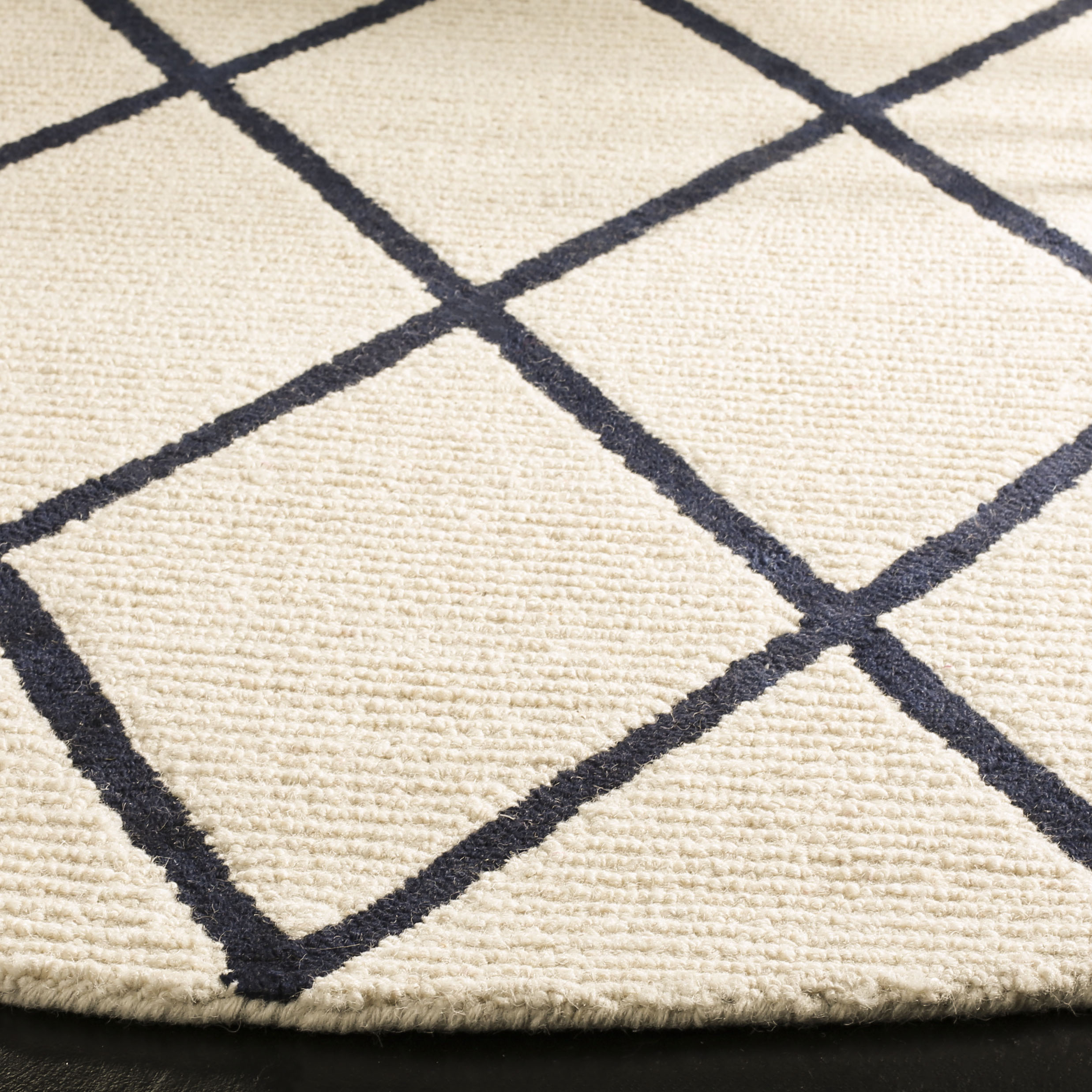 SAFAVIEH Blossom Deangelo Graphic Print Wool Area Rug, Ivory/Navy, 6' x 6' Round
