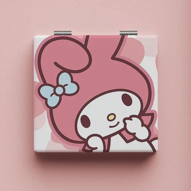 sanrio hello kitty-espejo de doble cara kawaii, bonito kuromi my melody, dibujos animados, portátil, plegable, para estudiantes, maquillaje, regalos para niñas. Espejo compacto plegable (About 6.7cmX7.1cm) mostrado cerrado en vista cenital; tapa cuadrada con ilustración grande de My Melody en tonos rosa y lazo celeste, bisagras metálicas visibles y acabado liso; diseño de bolsillo ideal para maquillaje de viaje y como regalo para niñas y estudiantes.