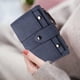 thumbnail image 3 of Cartera pequeña de piel suave para mujer con bloqueo RFID y tarjetero, 3 of 5