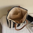 thumbnail image 4 of Bolso de Hombro de Poliéster para Mujer: Bolso Ligero Ideal para Viajes, Compras y El Día a Día, con Un Amplio Compartimento de Almacenamiento., 4 of 7