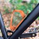 thumbnail image 3 of Jaula para portabotellas de agua DYNWAVEMX soporte para botella de bicicleta de aleación de aluminio ligero Naranja, 3 of 8