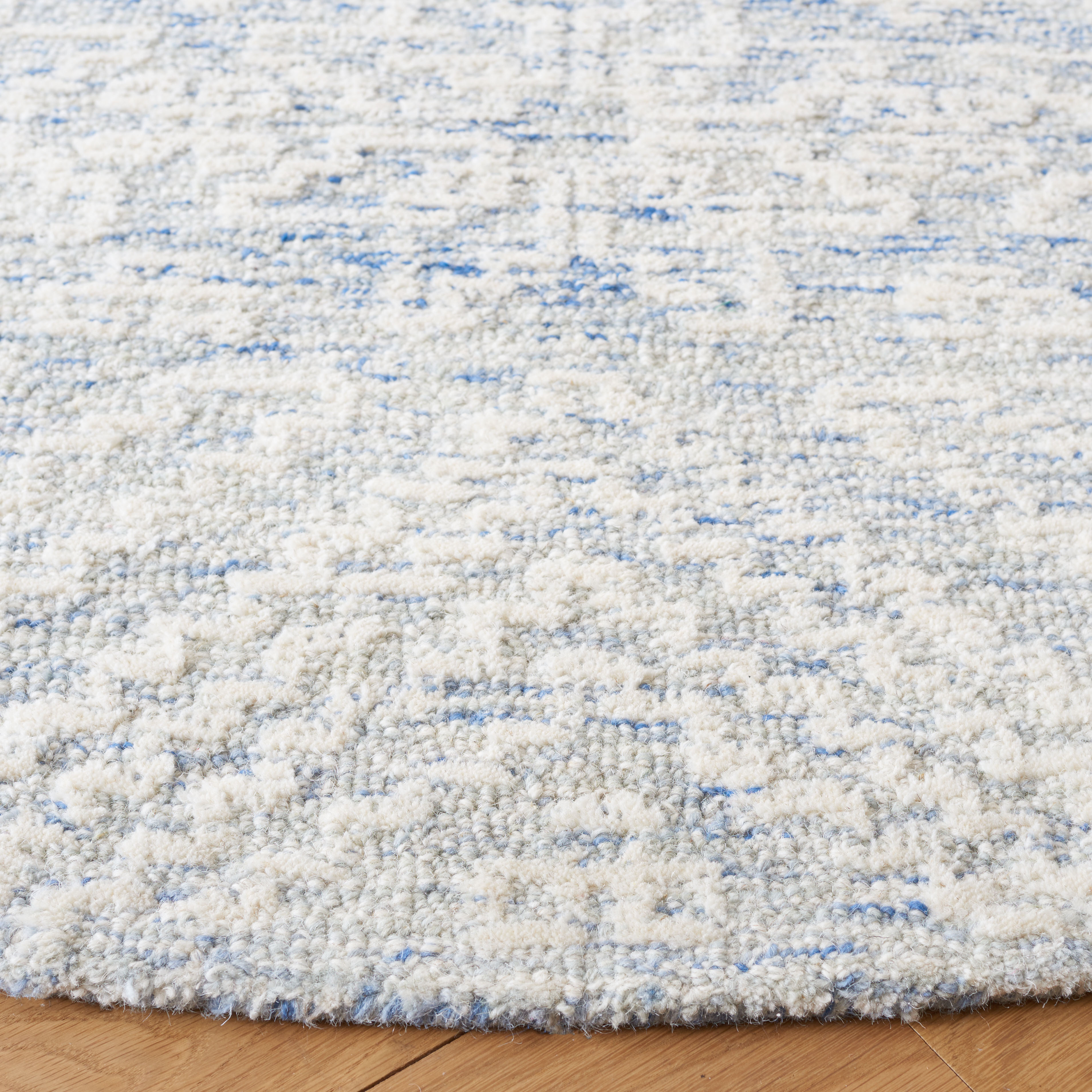 SAFAVIEH Metro Belize Medallion Area Rug, Blue/Ivory, 6' x 6' Round
