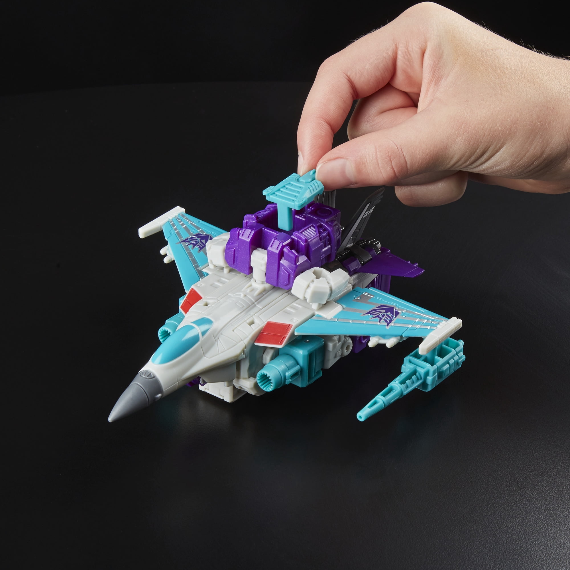 Transformers: Generations Power of the Primes Deluxe Class Dreadwind