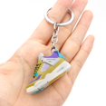thumbnail image 1 of LLavero de zapatilla de deporte pequeña en 3D, accesorio divertido de simulación de calzado de baloncesto, ideal para regalo de cumpleaños de niños, 1 of 5