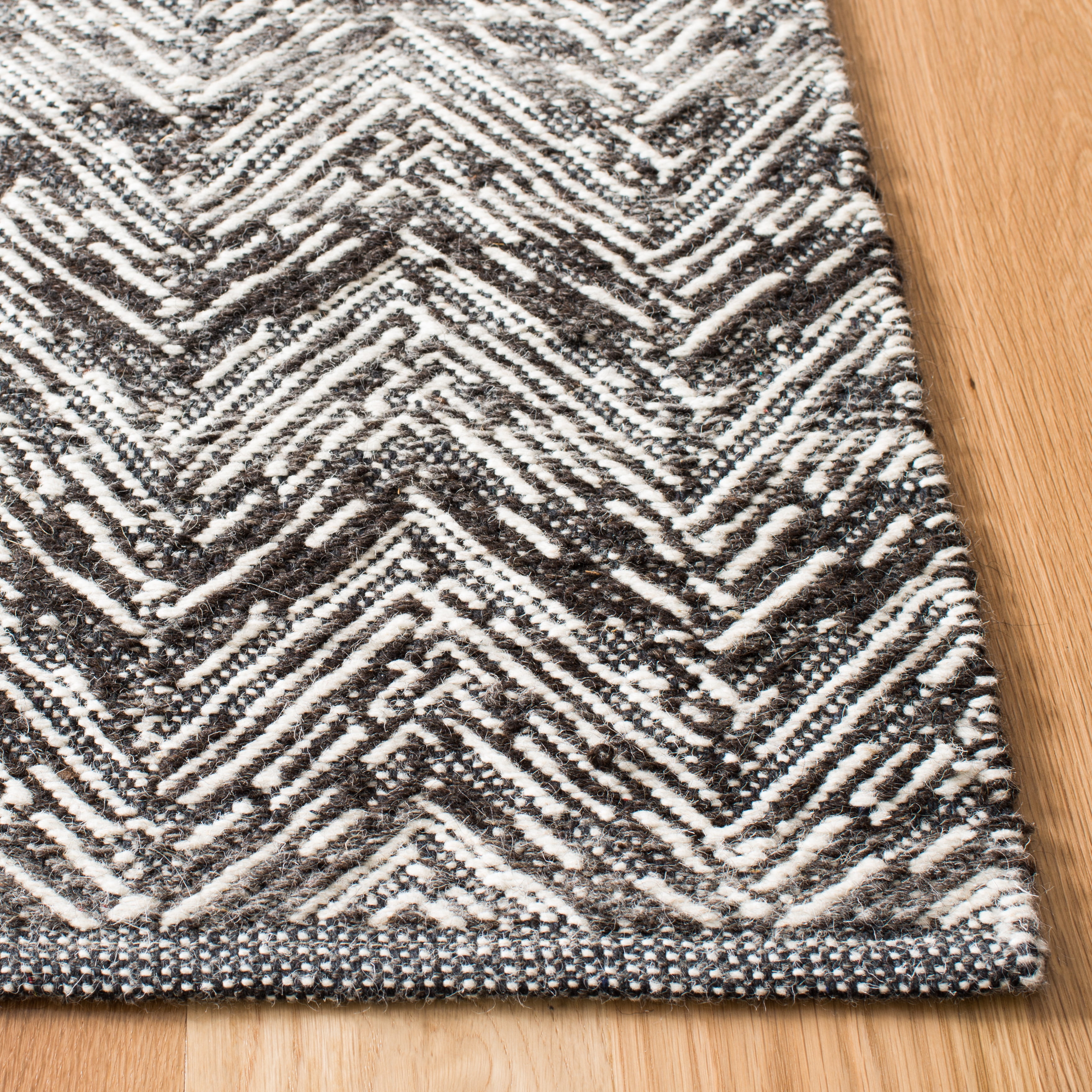 Safavieh Kilim Rothesay Chevron Wool Area Rug, Brown/Charcoal, 4' x 6'