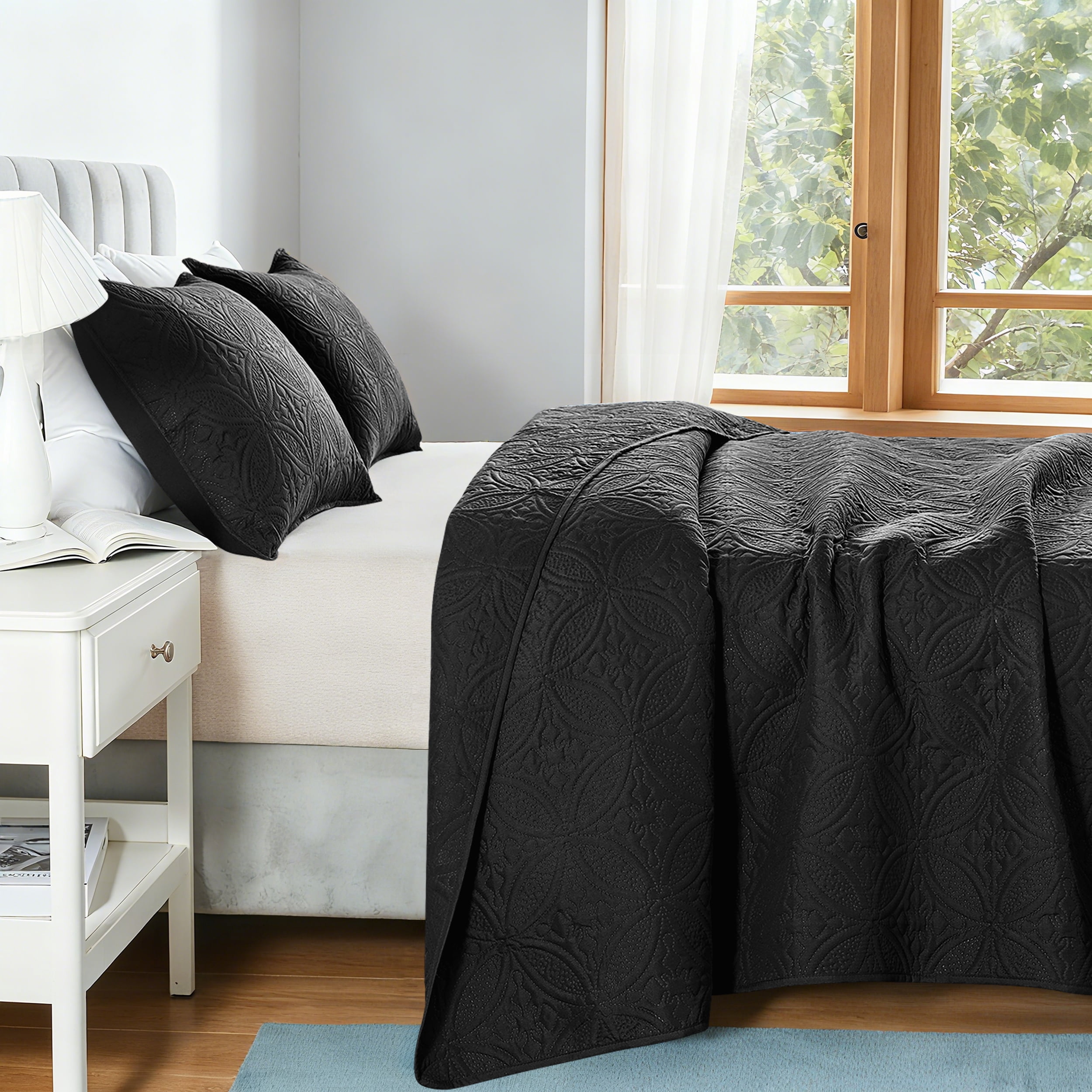 VCCOEM Quilt Set Twin/Twin XL Size Lightweight Bedspreads, All Season Coverlet, 2 Piece (1 Quilt, 1 Pillow Sham), Coin Pattern, Black