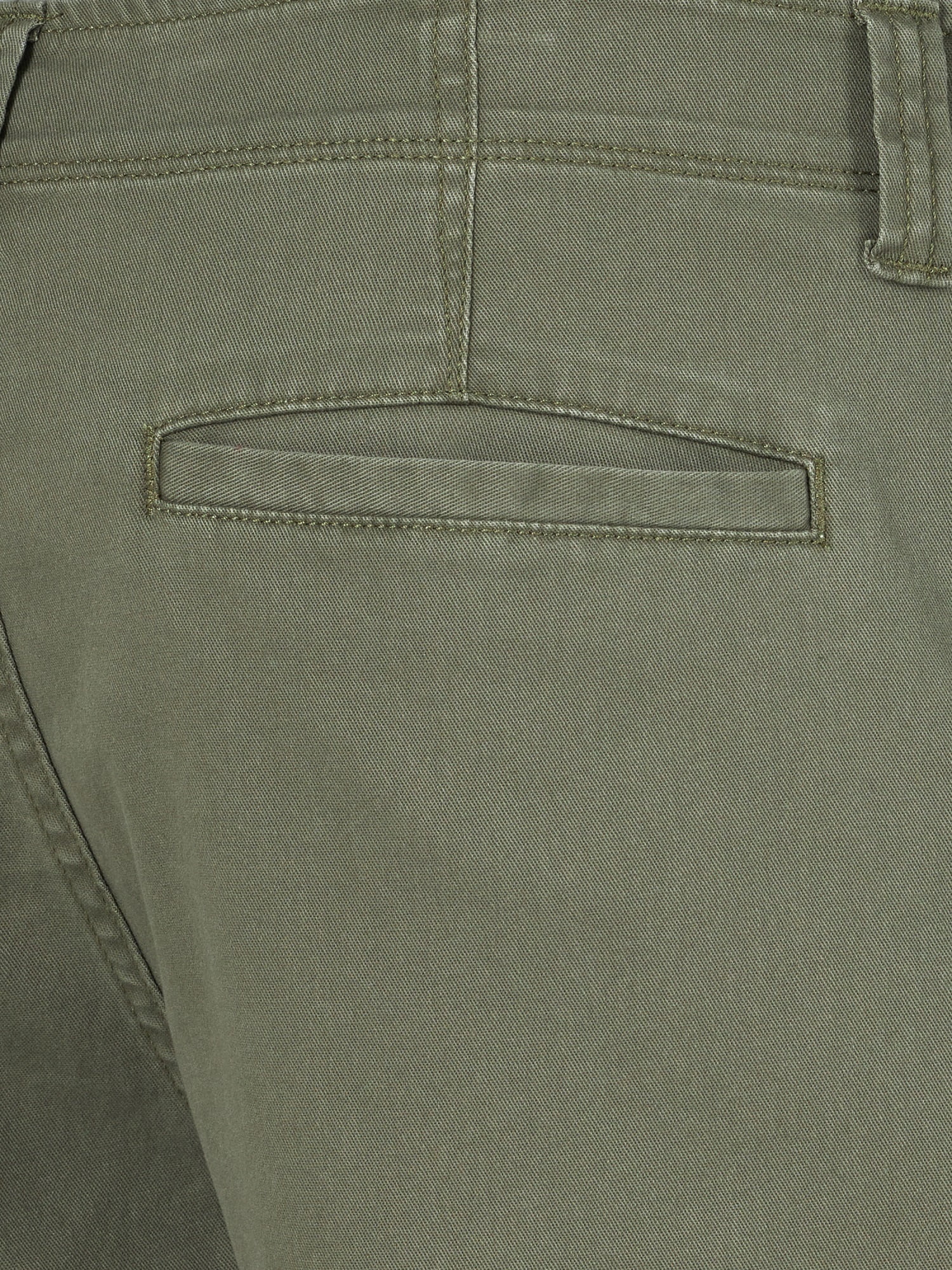 Wrangler® Men's and Big Men's 10" Relaxed Fit Cargo Shorts with Stretch