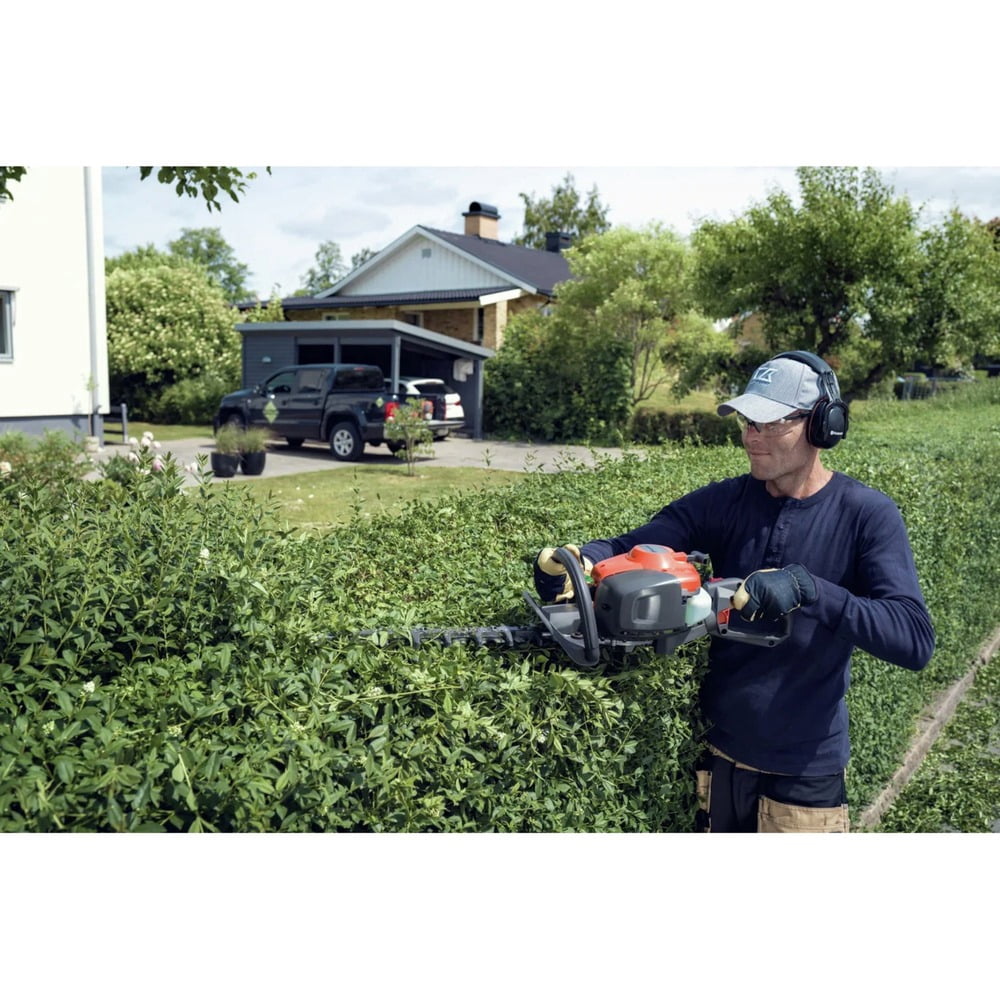 Husqvarna 322HD60 24 in. Gas-Powered Hedge Trimmer