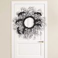 thumbnail image 4 of Corona decorativa de simulación de Halloween: telaraña realista para decorar puertas, paredes y fiestas., 4 of 4