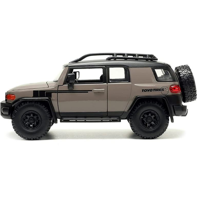 Jada Toyota FJ Cruiser 1/24 Diecast Model Car, Brown/Black