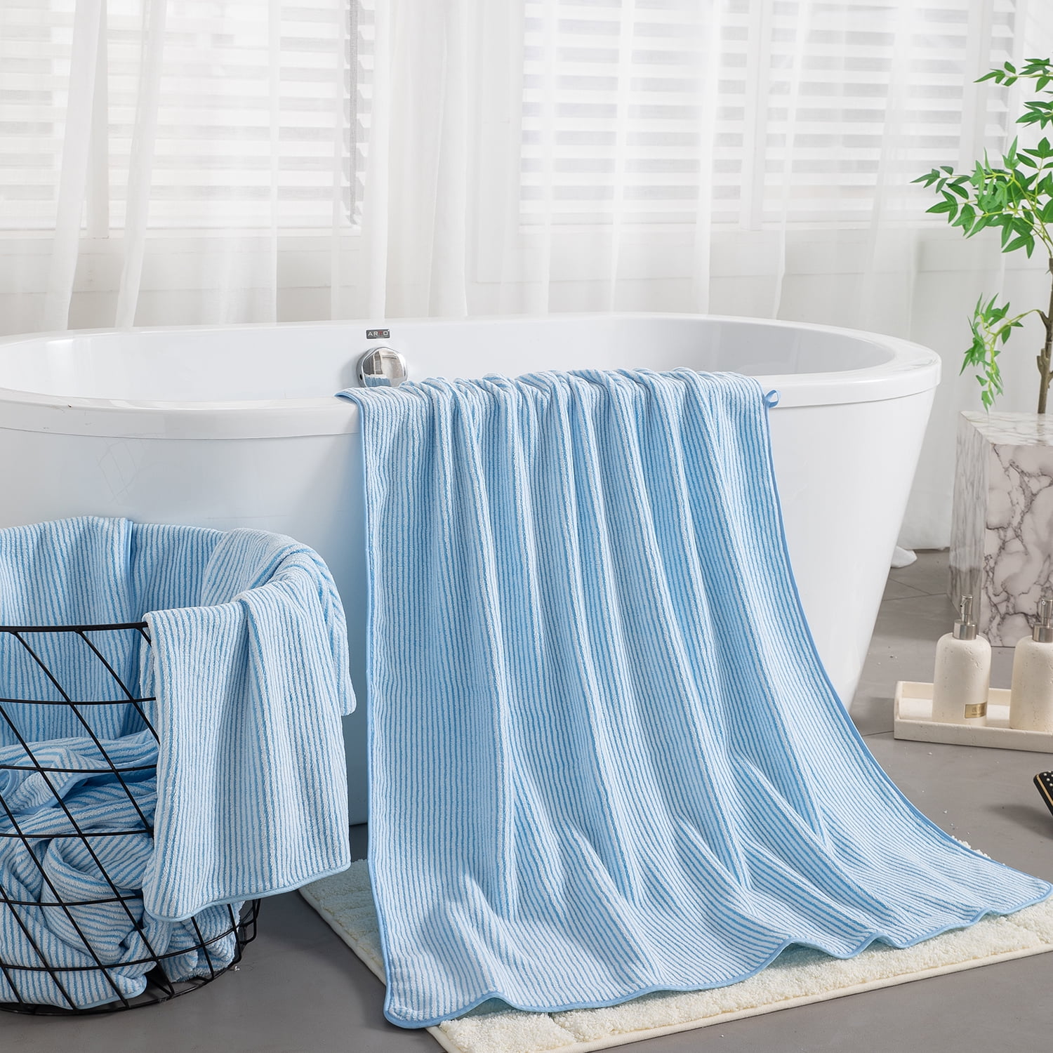 Smuge 4 Pack Large Bath Towels 35 x 70 Inches, 100% Microfiber Ultra Soft Extra Large Bath Towel Set Oversized Bathroom Towels for Bathroom Kitchen Spa Hotel Gym (Blue White)