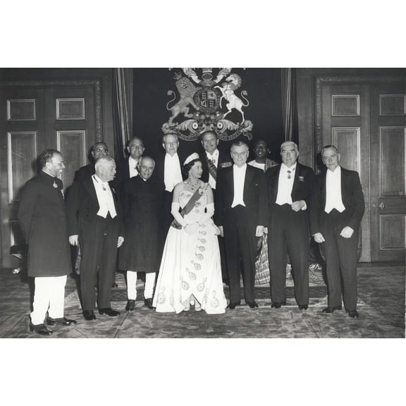 24x36 gallery poster, Queen Elizabeth II With Commonwealth leaders at the 1960 Commonwealth Conference
