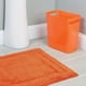 thumbnail image 3 of Alfombra de baño mDesign antideslizante de microfibra absorbente de agua, paquete de 2, 3 of 9