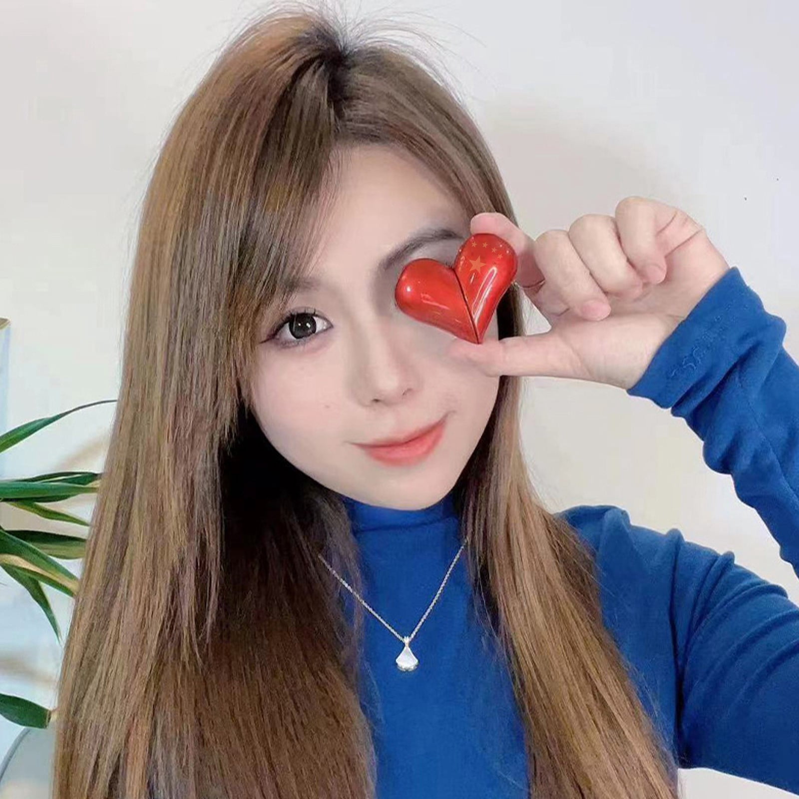 Weloille 2.4G Wireless Lapel Microphone, Heart-shaped Creative Design, Outdoor Live Recording, Valentine's Day Gift Idea, 1 Piece