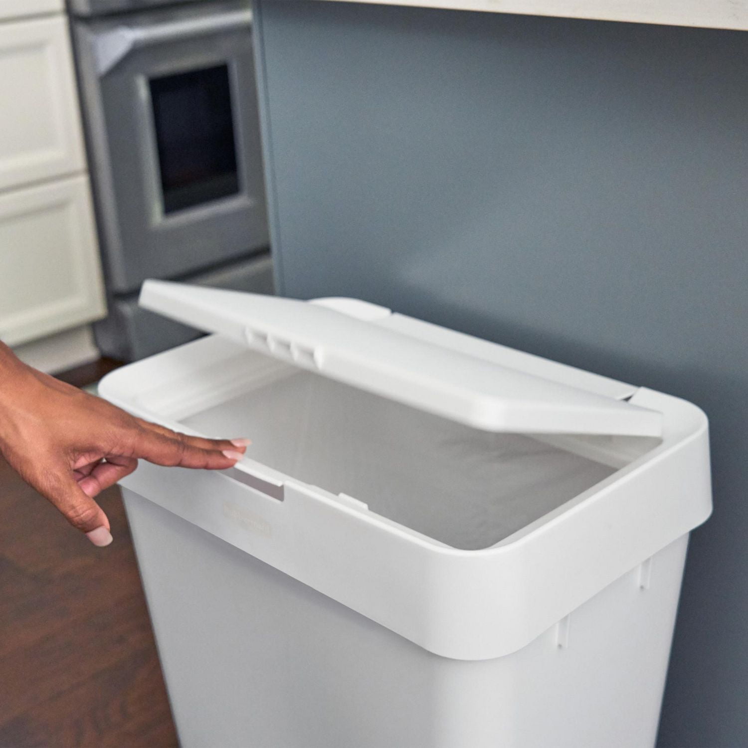 Rubbermaid 12.2 Gallon Touch-Top Kitchen Trash Can with Lid, White Trash Container, 46.2 l