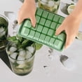 thumbnail image 2 of Bandeja de cubitos de hielo con tapa de silicona, moldes de silicona para bandeja de hielo de fácil liberación (28 rejillas, verde bambú) oso de fresa  Hogar, 2 of 6