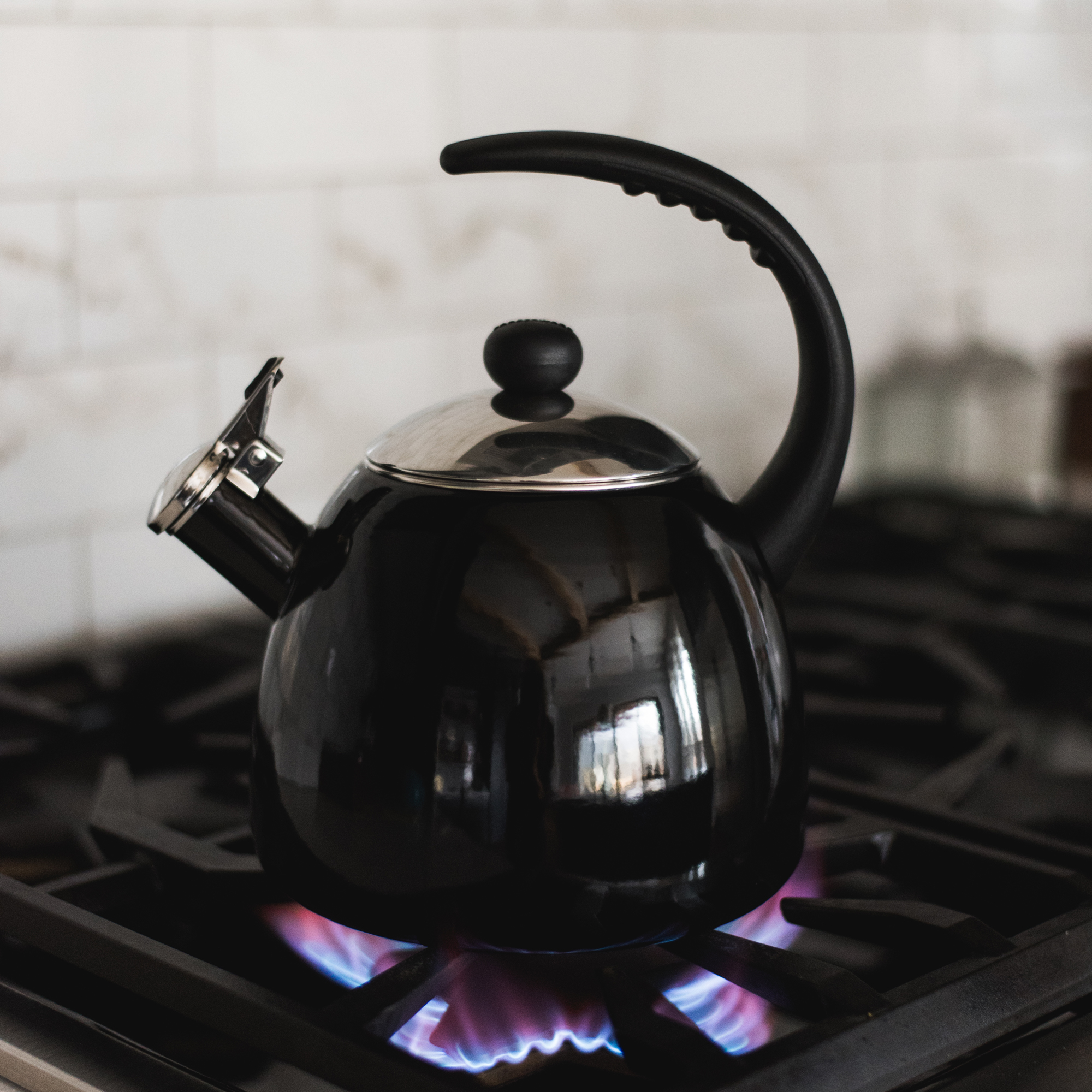 Farberware Dome Tea Kettle, Black, 3.0 Quart