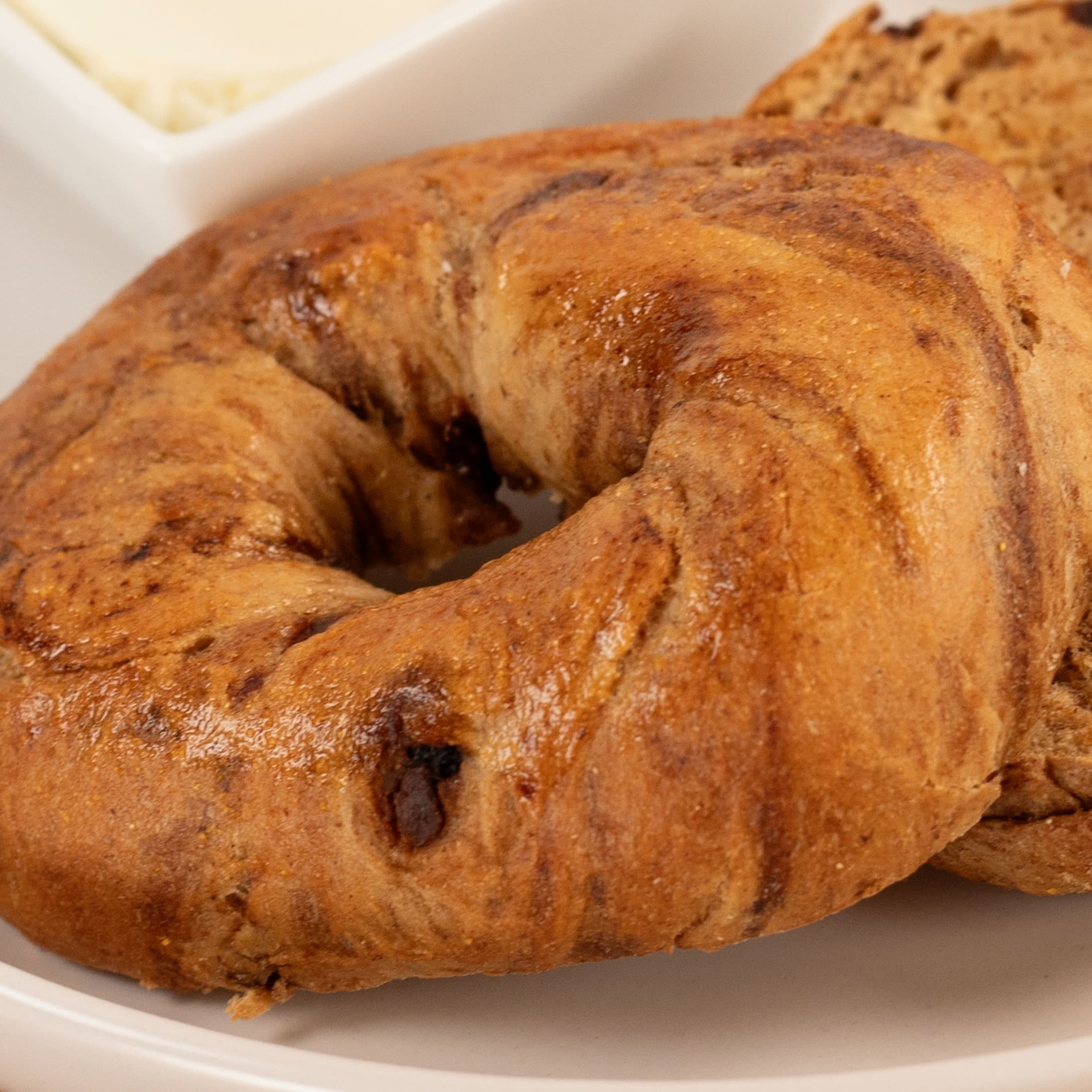 Lender's Original Cinnamon Raisin Bagels, 6 count, Pre-sliced Bagels, 17.1 oz Bag