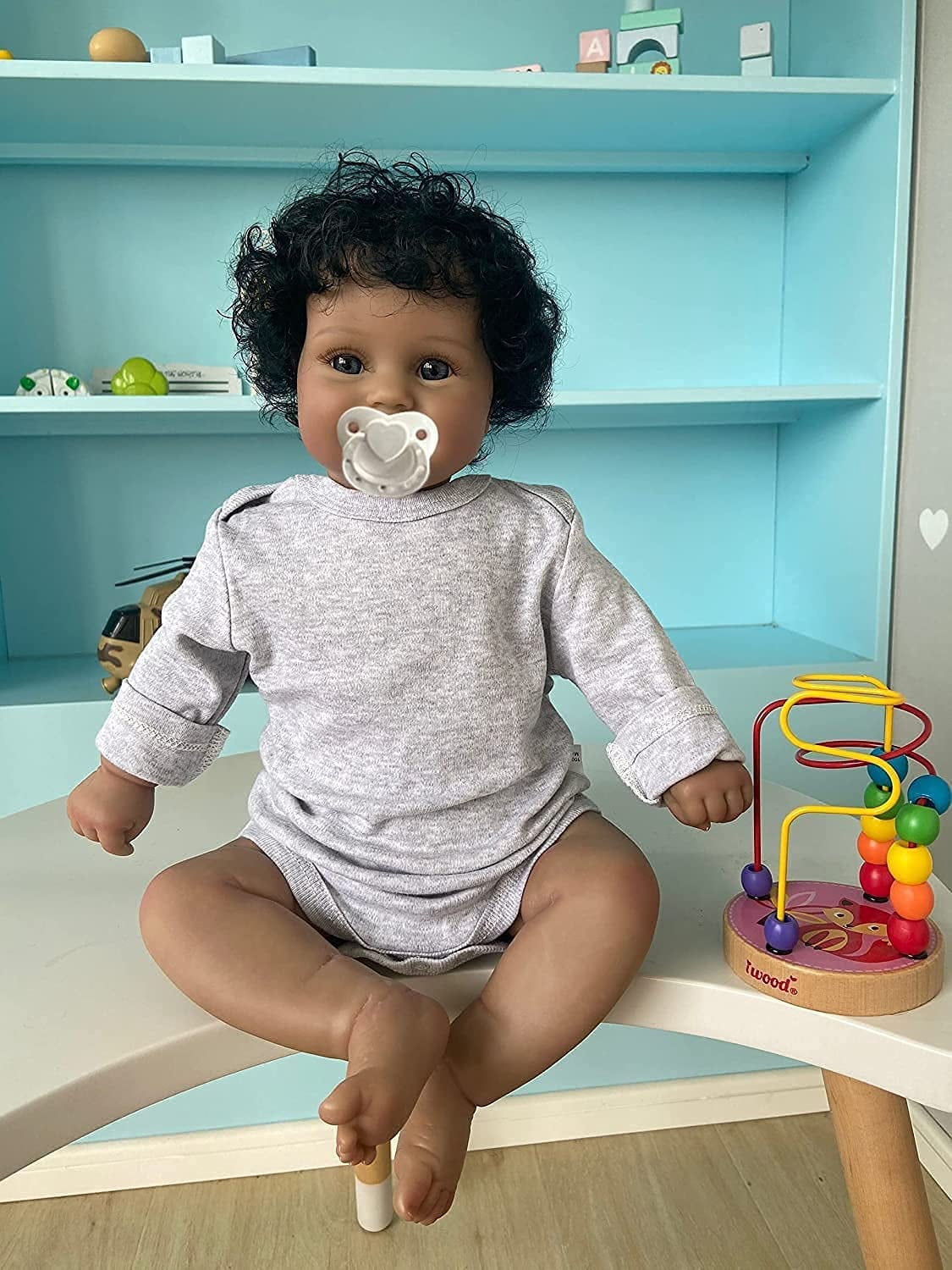 Lifelike African American Reborn Baby Doll, 20 Inch Real Life Soft Cloth Weighted Smile Newborn Baby Doll with Clothes for Gift