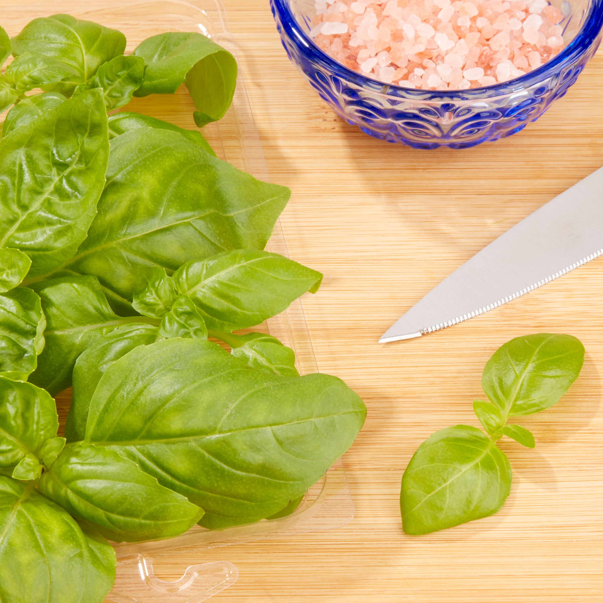 Fresh Basil, 0.5 oz Clamshell