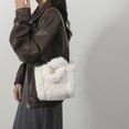 thumbnail image 4 of Bolso Cruzado Esponjoso para Mujer Mano Felpa Al Aire Libre Gran Capacidad, 4 of 9