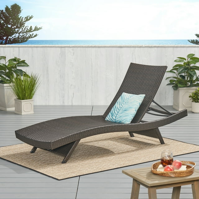 Chaise Longue de Patio, Chaise Longue Pliante Extérieure en Fer, Chaise Longue en Rotin PE Tout Temps Inclinable Réglable pour l'Extérieur, Chaise Longue Portable pour Plage Pelouse Piscine-Marron
