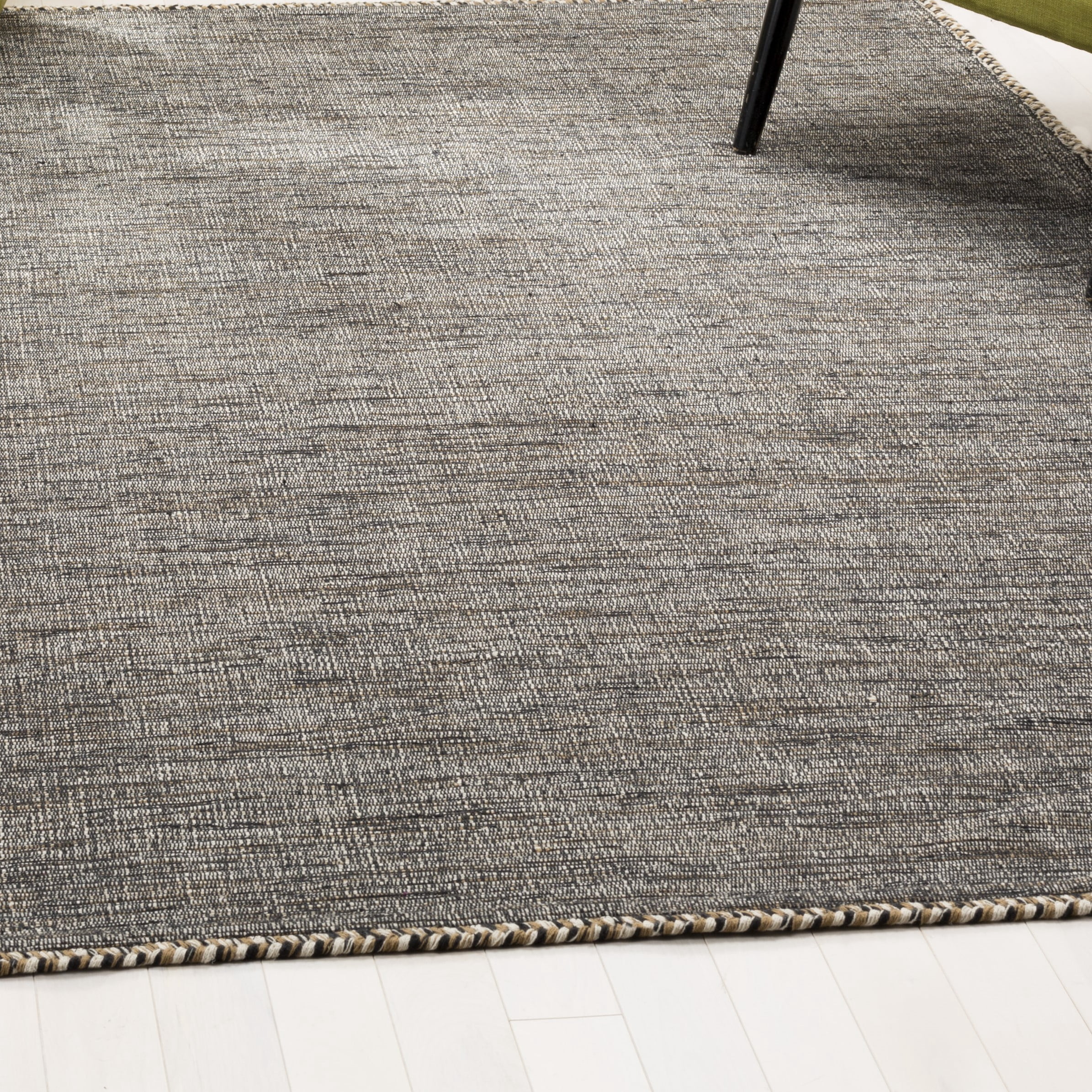 SAFAVIEH Montauk Bijar Solid Cotton Area Rug, Beige/Black, 2' x 3'